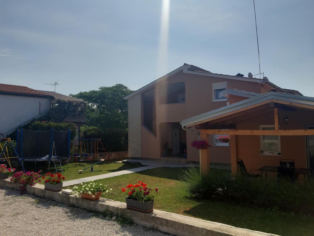 Dora Apartment *