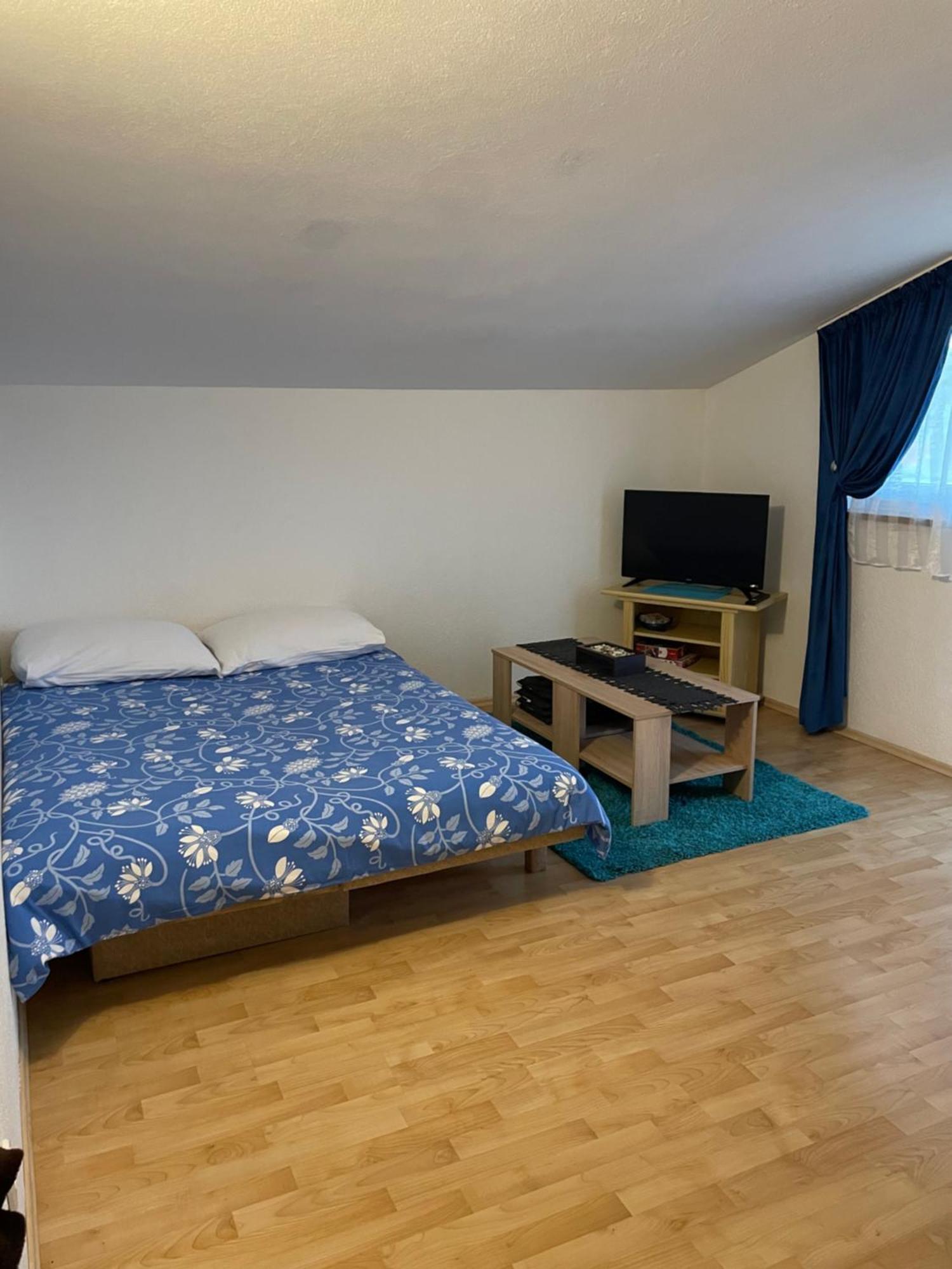 Apartment Dora *