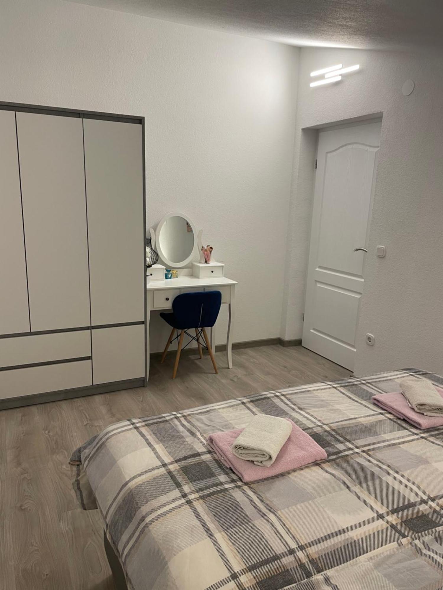 Dora Apartment *