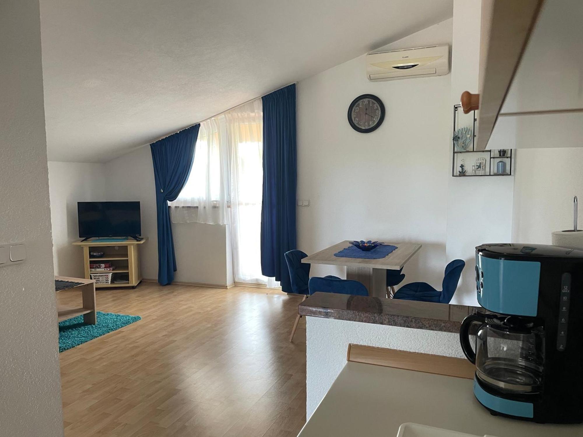 Apartment Dora *