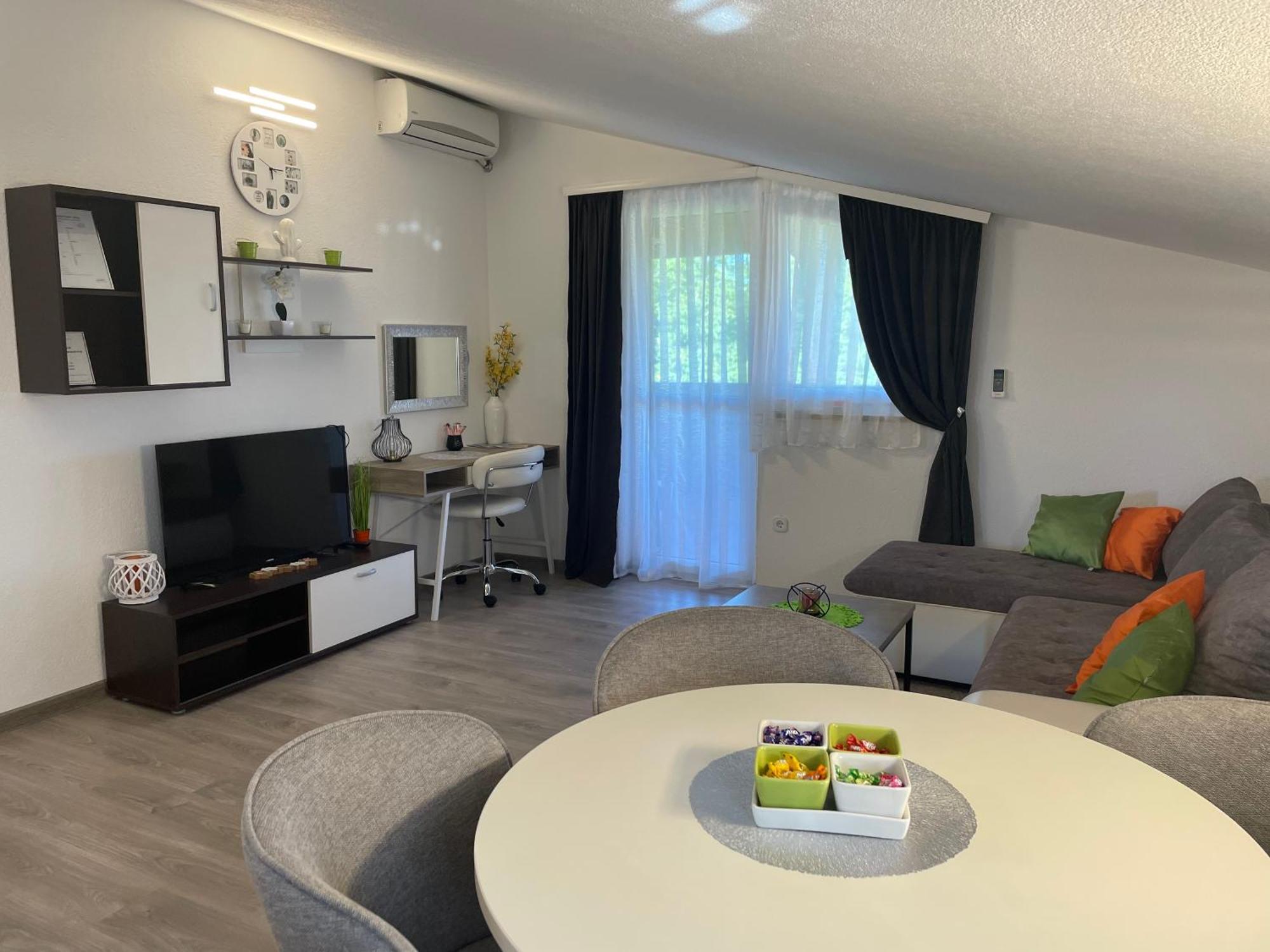 Dora Apartment *